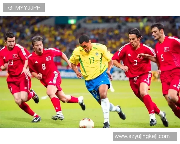 球星足球出场时刻解析：从首发到替补的关键影响及背后故事